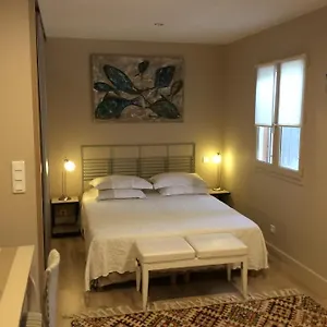 https://chez-elles-2.fr-provencehotel.com