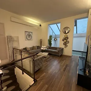 https://les-champs-elysees-125m2-modern-and-spacious.fr-paris.fr